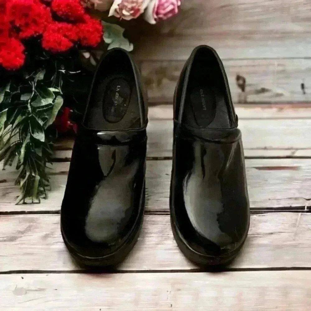 Lands End Women Camden Clog Black Patent Size 9 US. Minor Scuffing - See pics